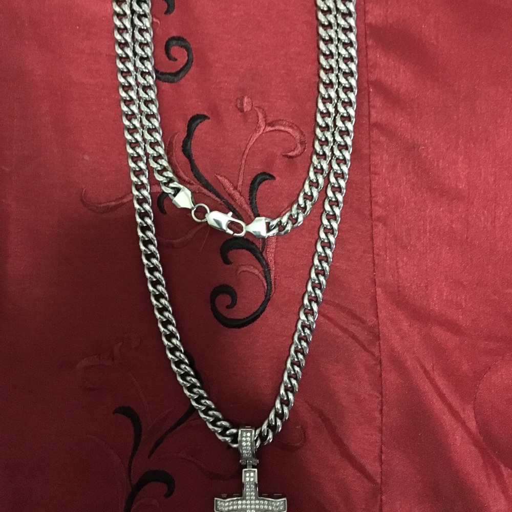 Flawless stainless steel chain and cross.